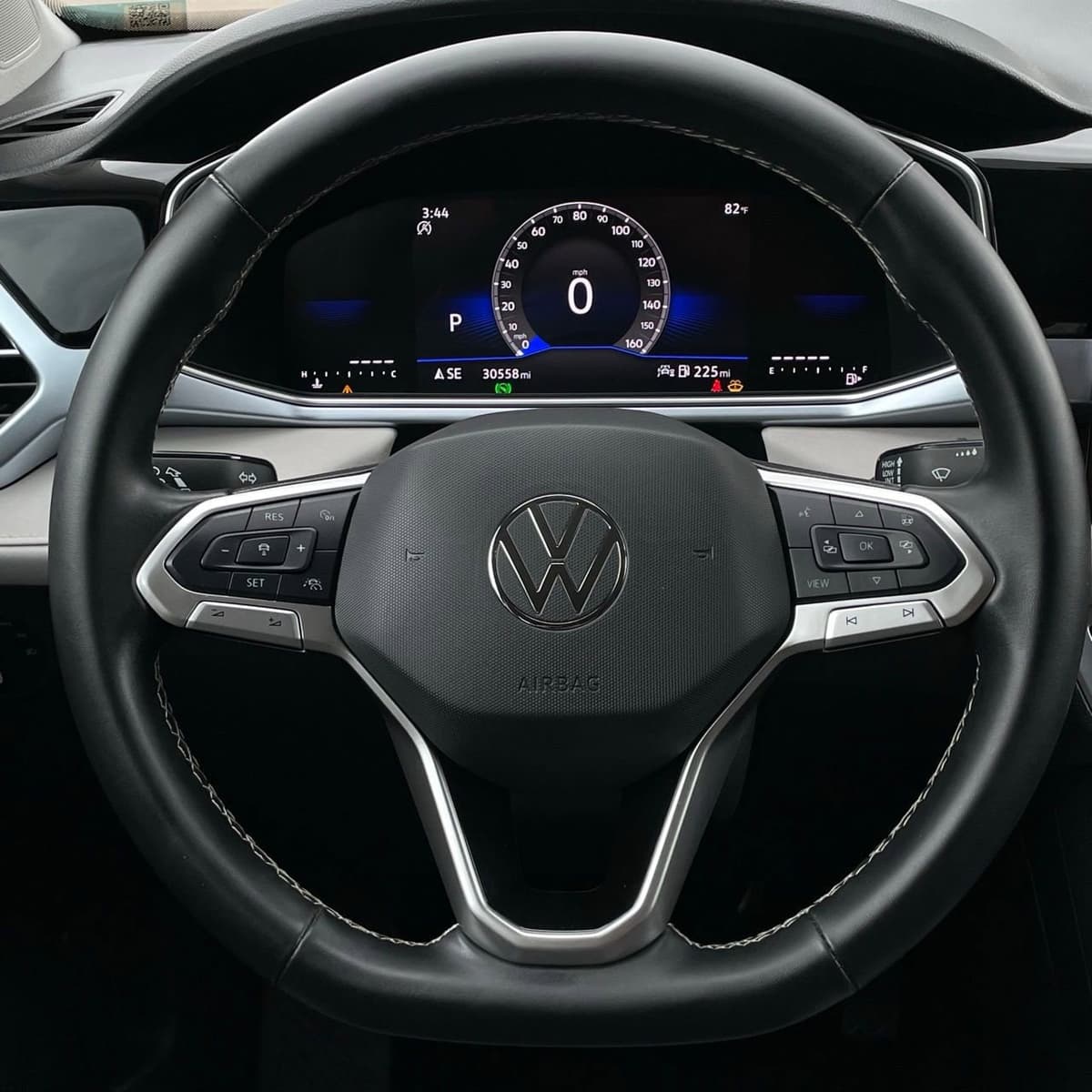2025 Volkswagen Taos - Image 13