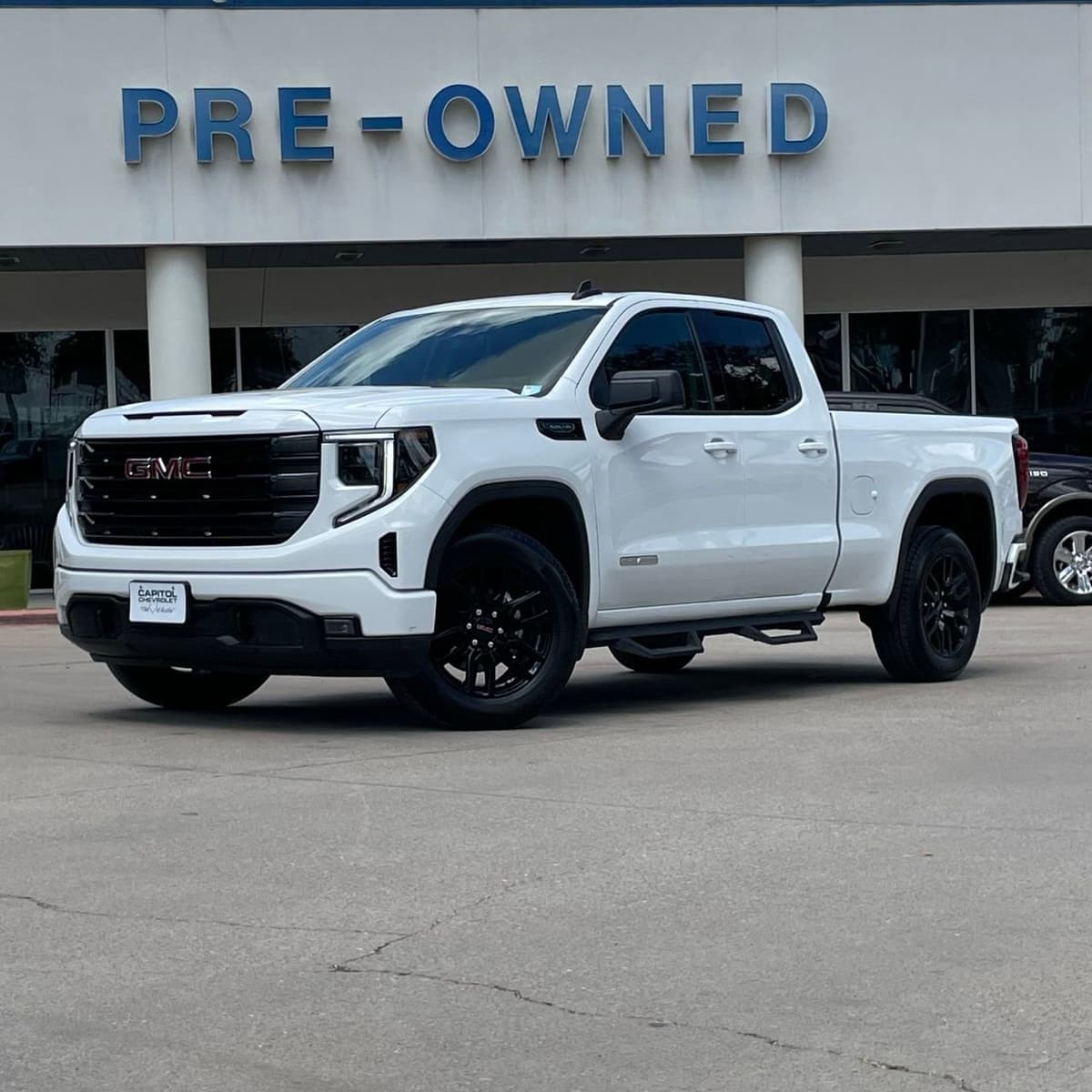 2025 GMC Sierra 1500 - Image 2