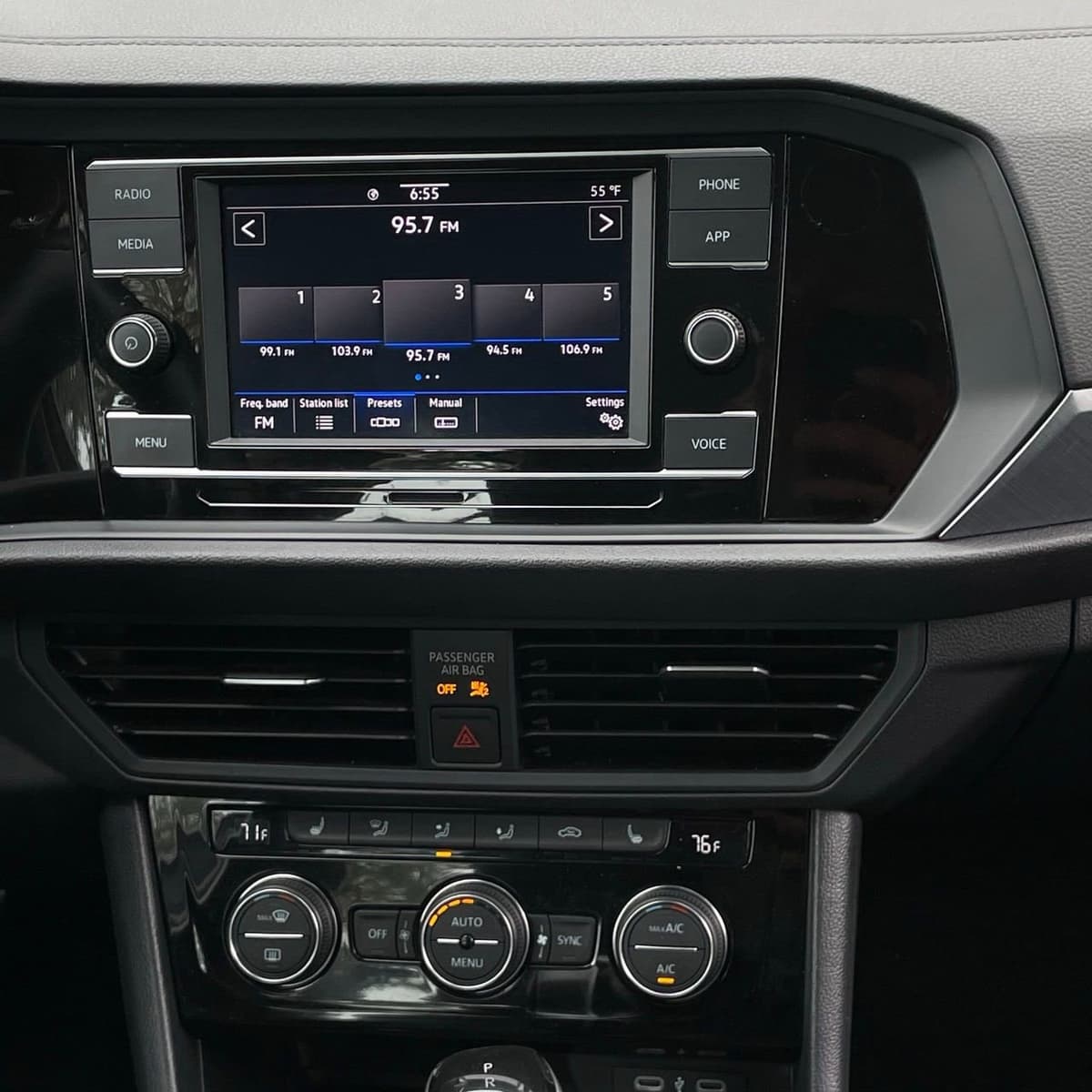 2024 Volkswagen Jetta - Image 18