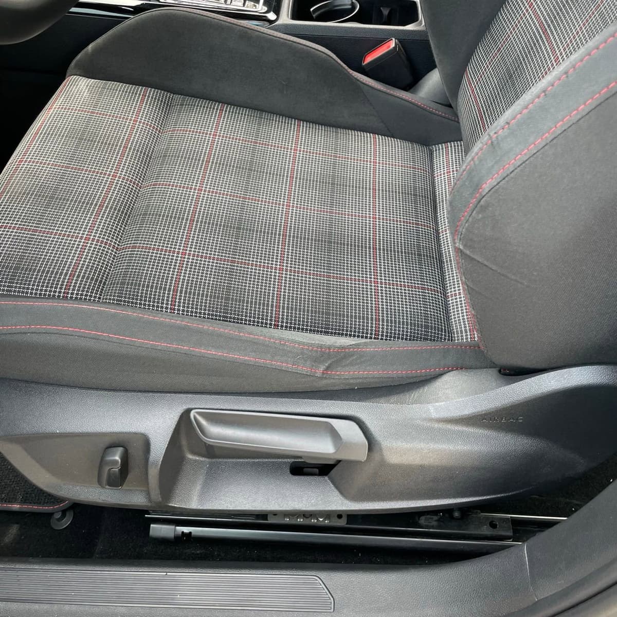 2024 Volkswagen Golf GTI - Image 21