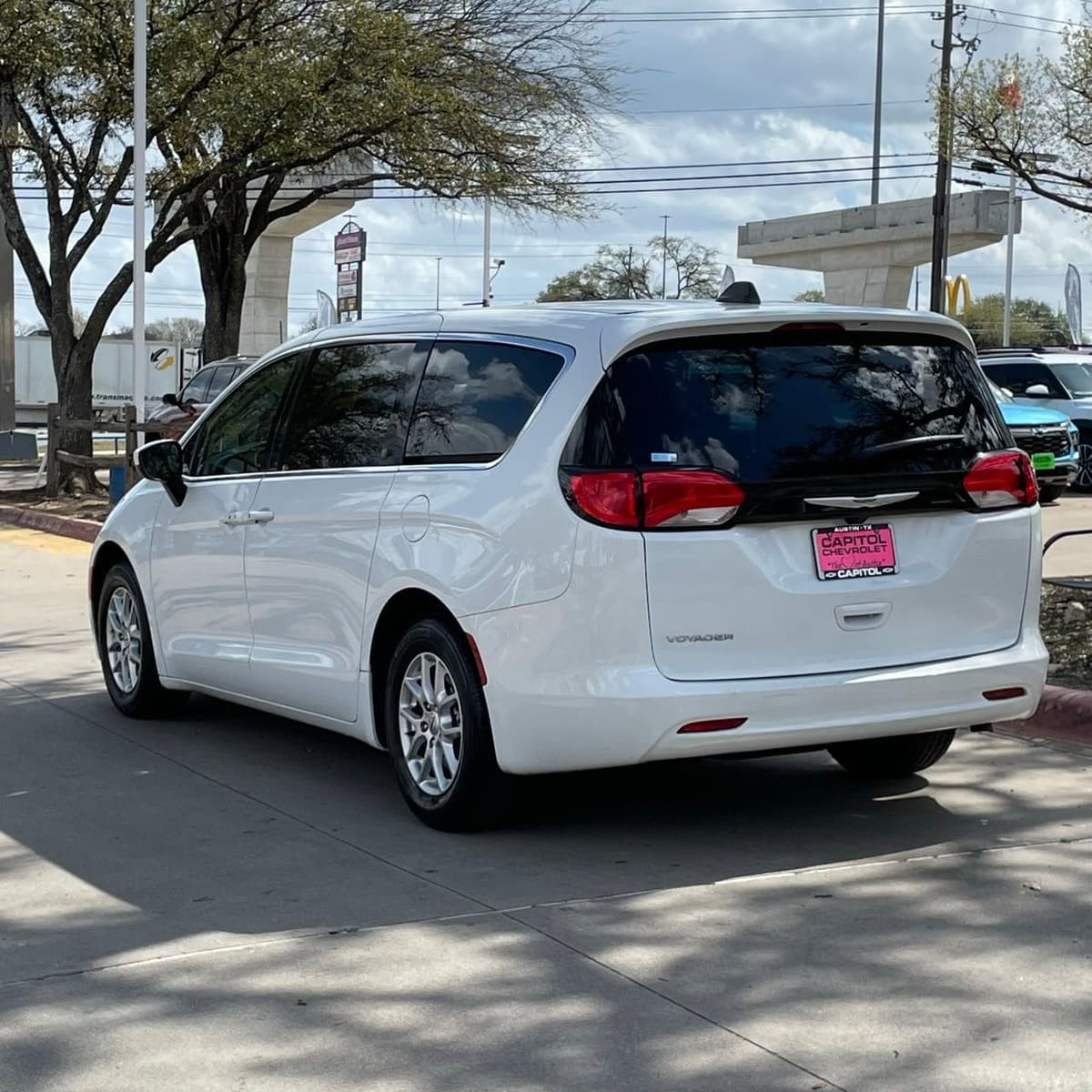 2023 Chrysler Voyager - Image 4