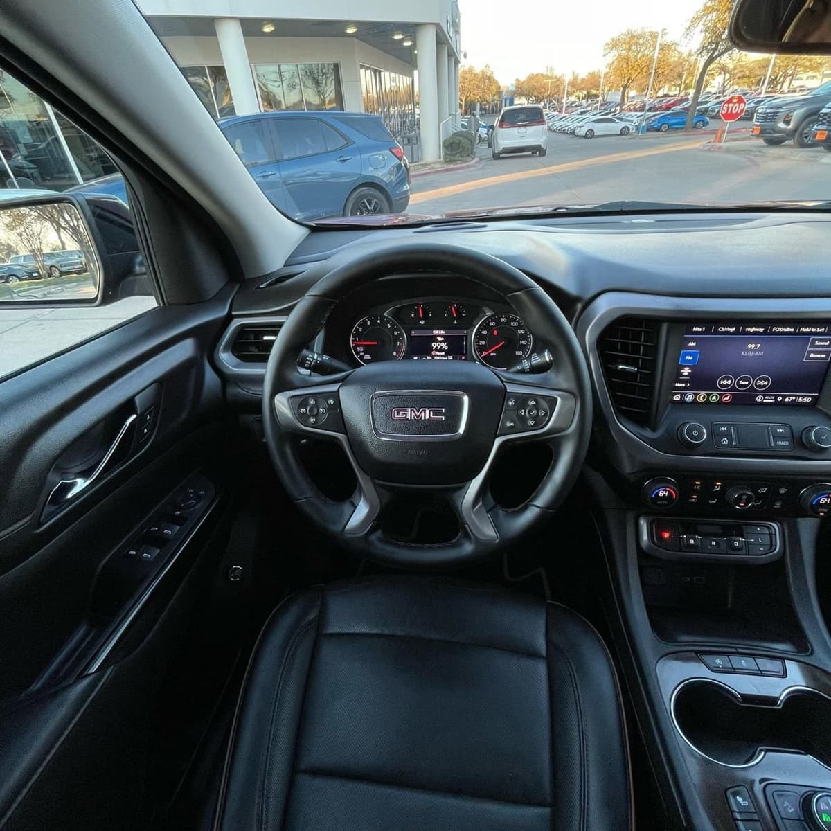 2023 GMC Acadia - Image 12