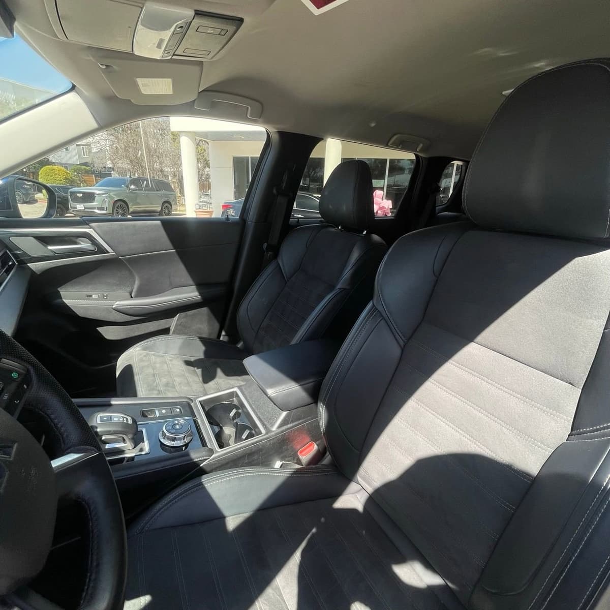 2024 Mitsubishi Outlander - Image 21