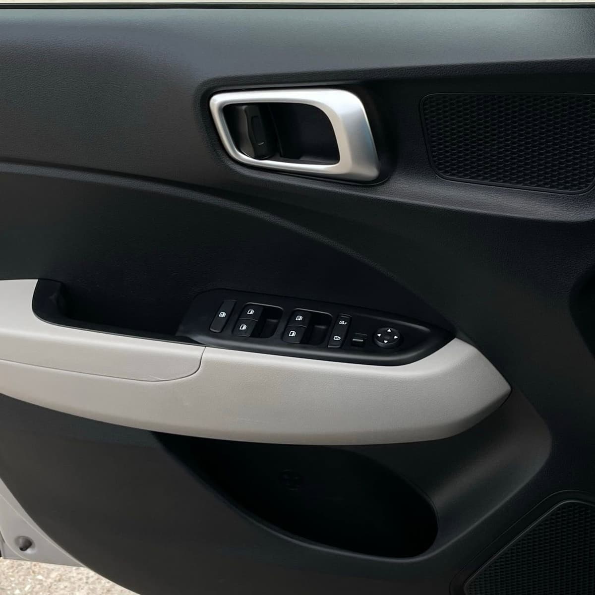 2025 Hyundai Venue - Image 19