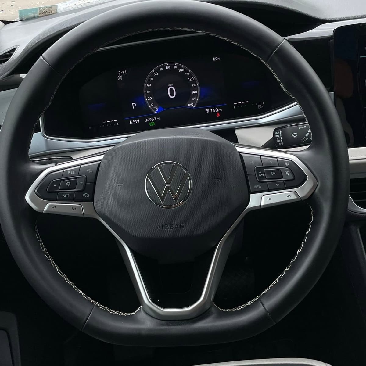2025 Volkswagen Taos - Image 13