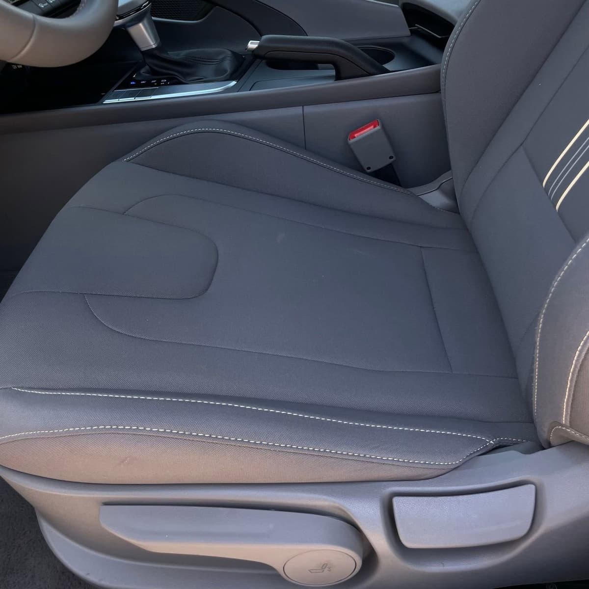 2025 Hyundai Elantra - Image 21