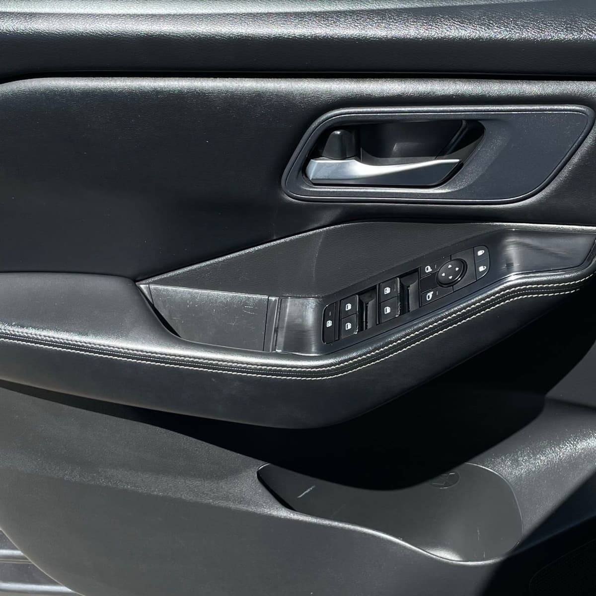 2024 Nissan Rogue - Image 21