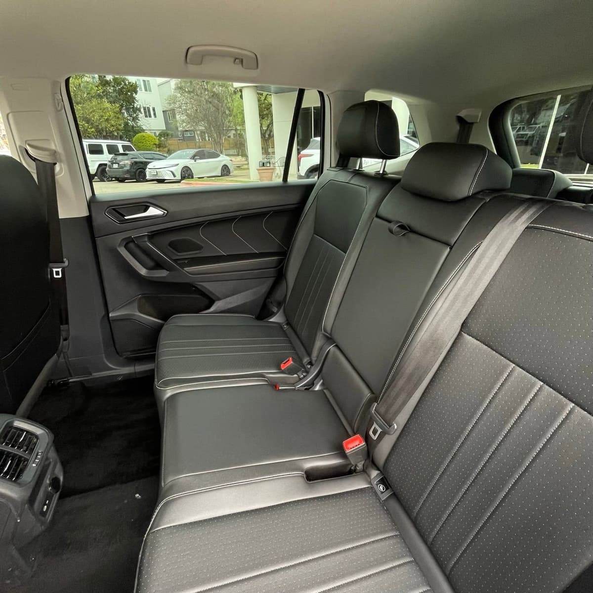 2023 Volkswagen Tiguan - Image 24