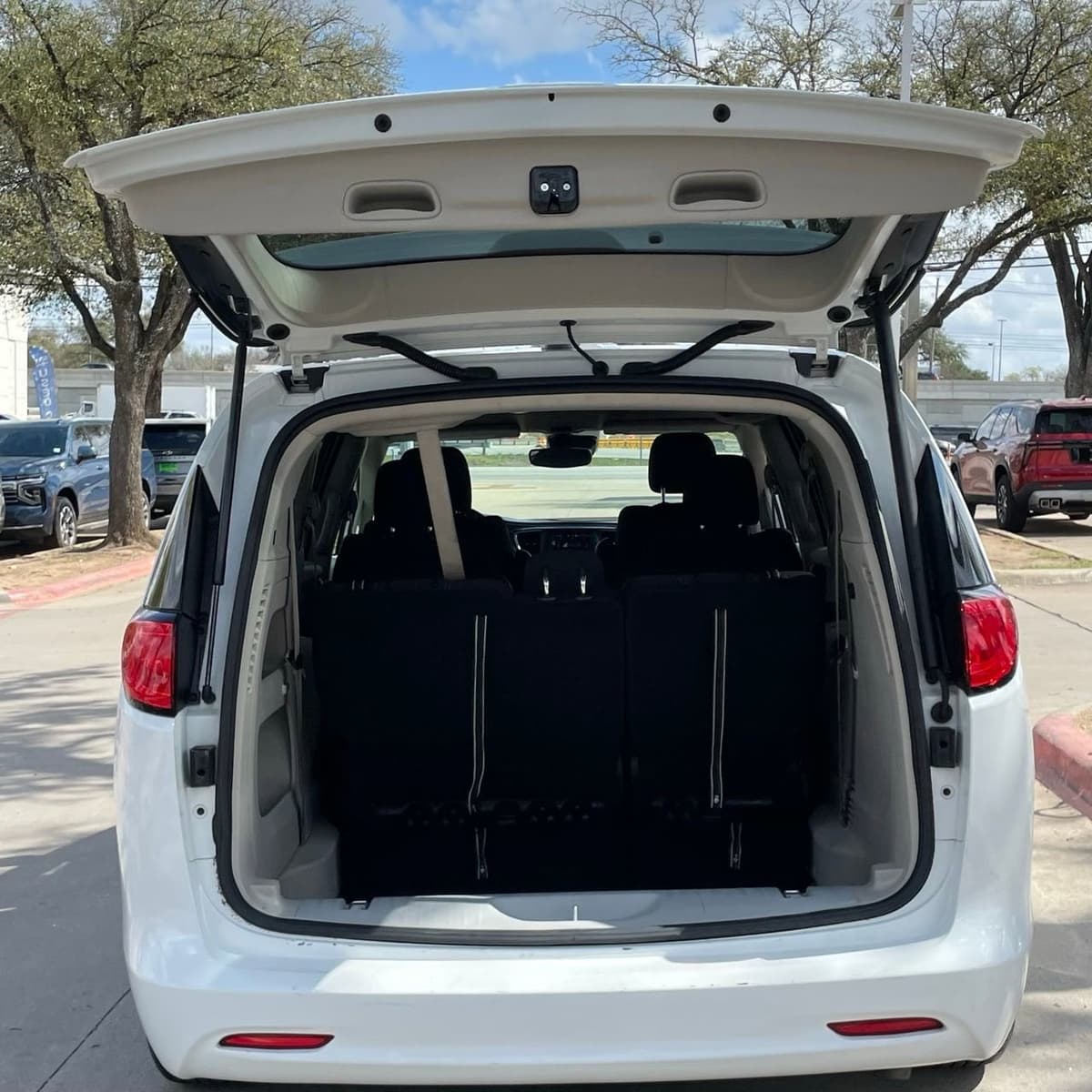 2023 Chrysler Voyager - Image 24