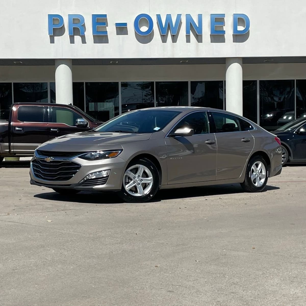 2024 Chevrolet Malibu - Image 2