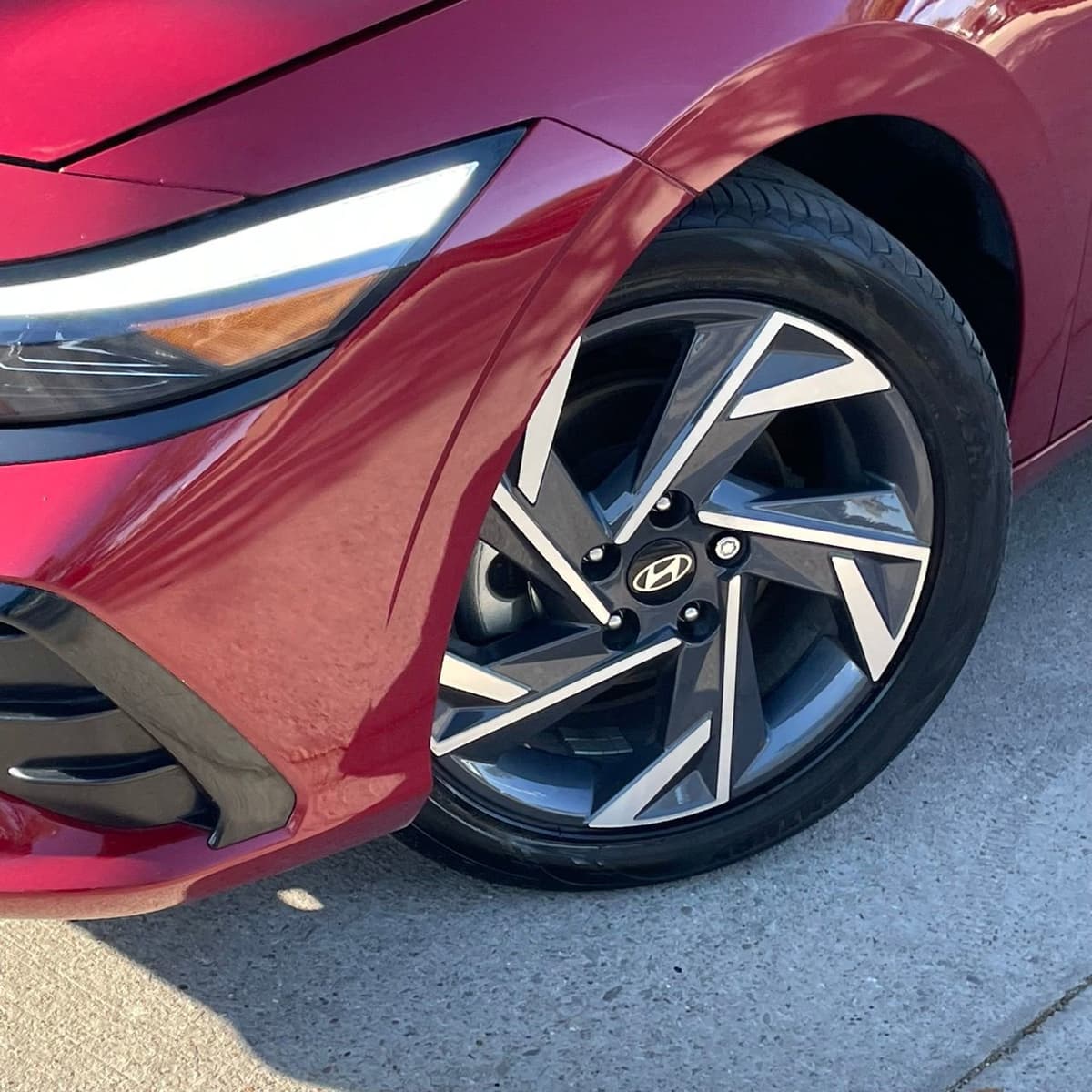 2025 Hyundai Elantra - Image 8