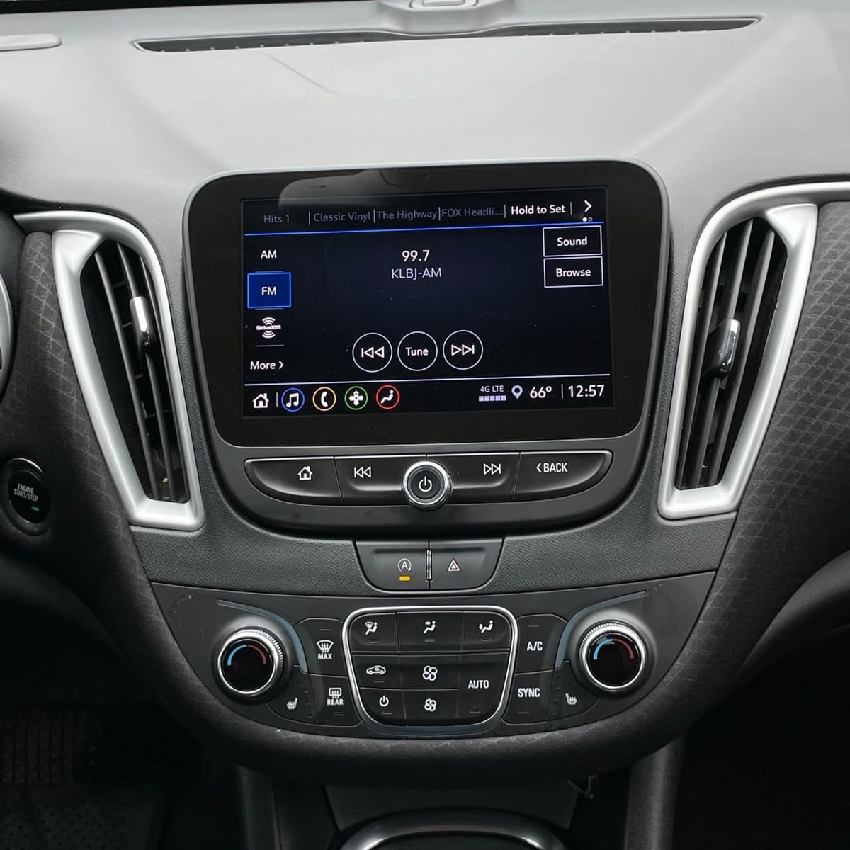 2024 Chevrolet Malibu - Image 18