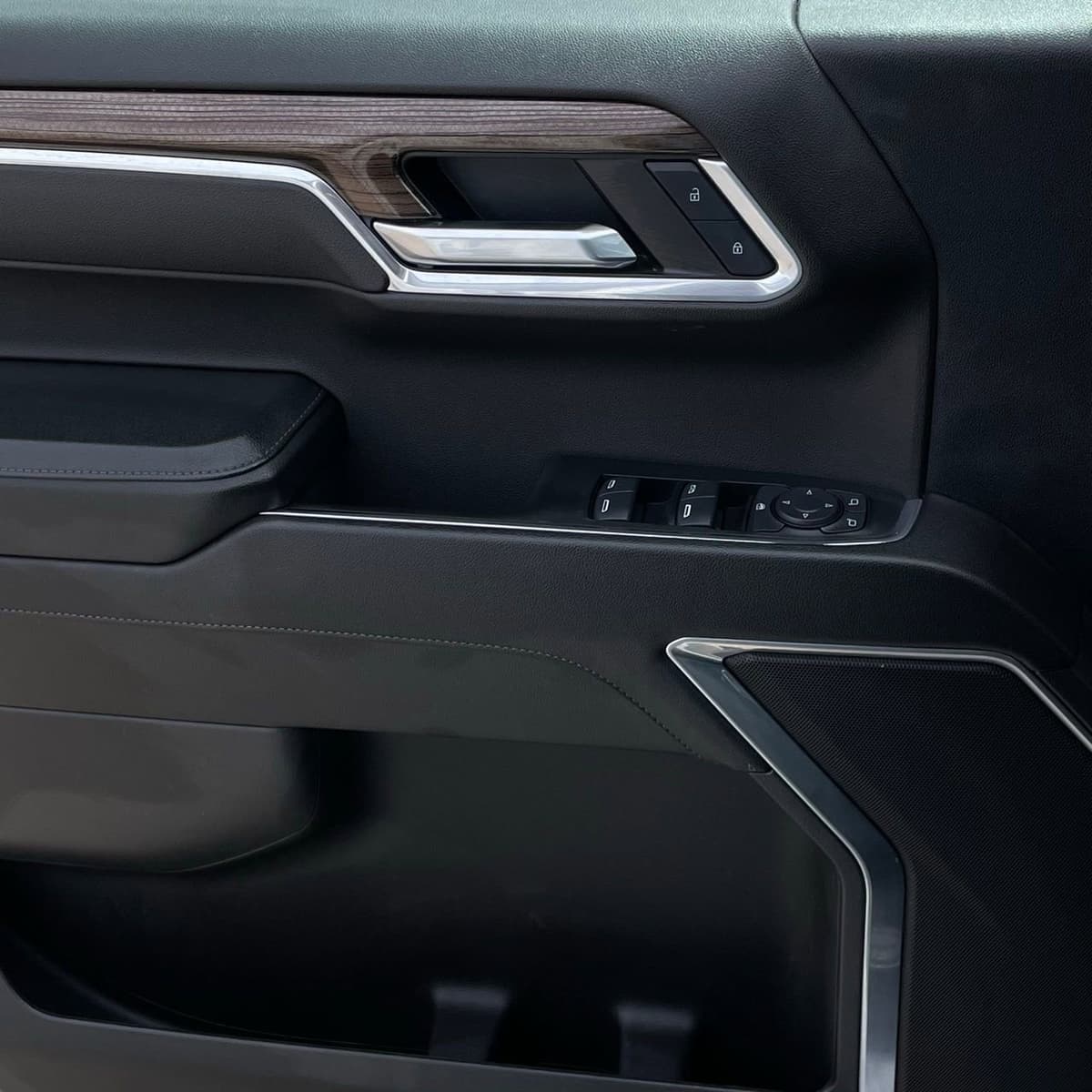 2025 Chevrolet Silverado 1500 - Image 21