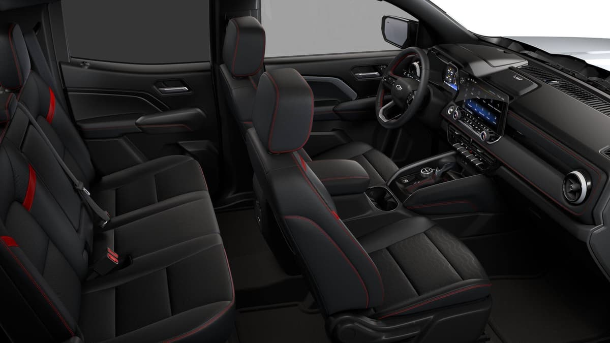 2025 Chevrolet Colorado - Image 31