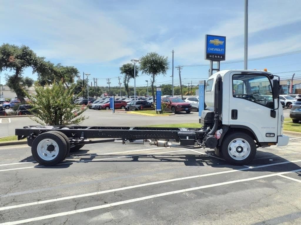 2025 Chevrolet Low Cab Forward 5500 XG - Image 3