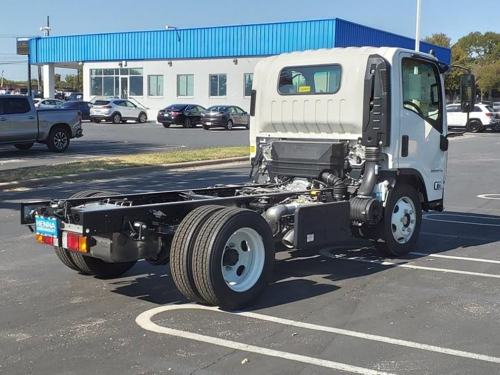 2025 Chevrolet Low Cab Forward 5500 XD - Image 4