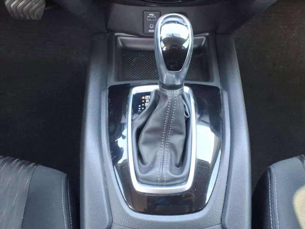 2017 Nissan Rogue - Image 25