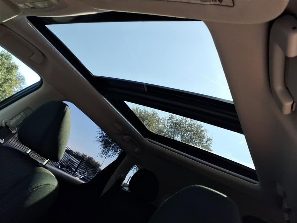 2017 Nissan Rogue - Image 16