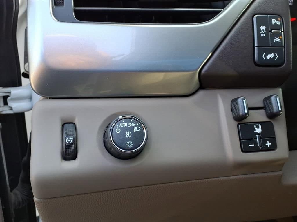 2019 Chevrolet Suburban - Image 13