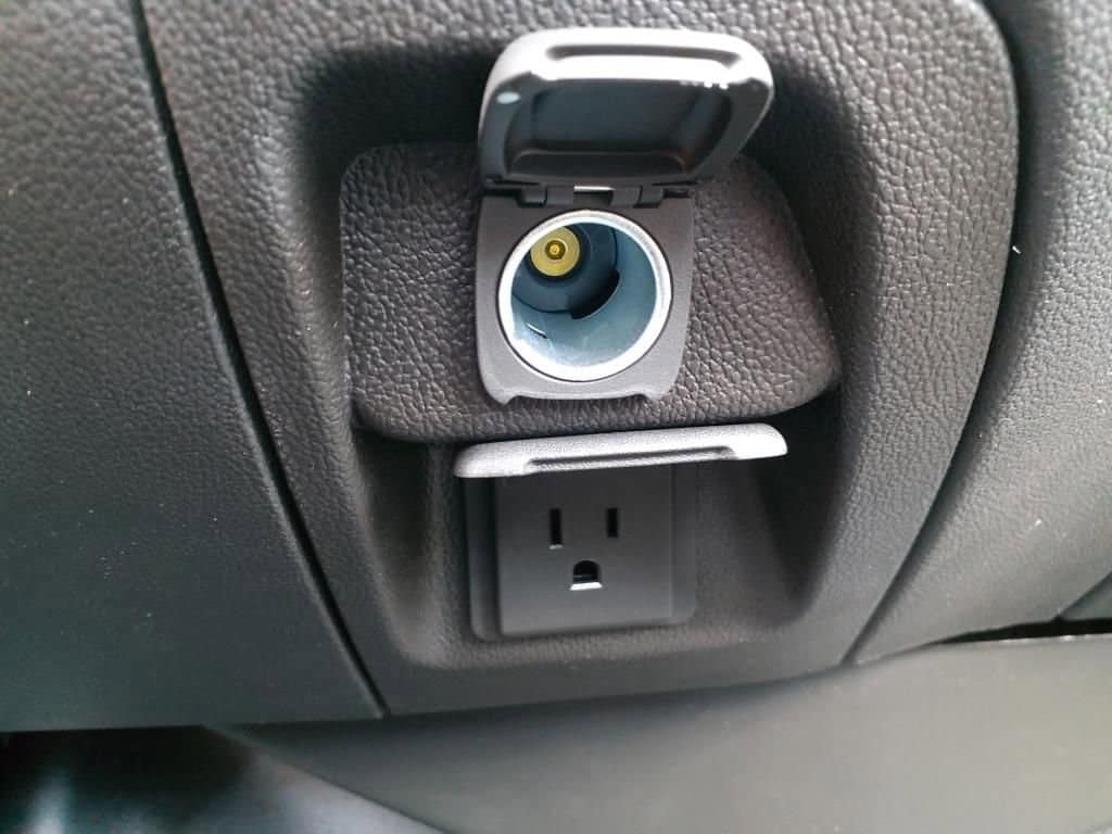 2023 Chevrolet Silverado 5500 HD - Image 17