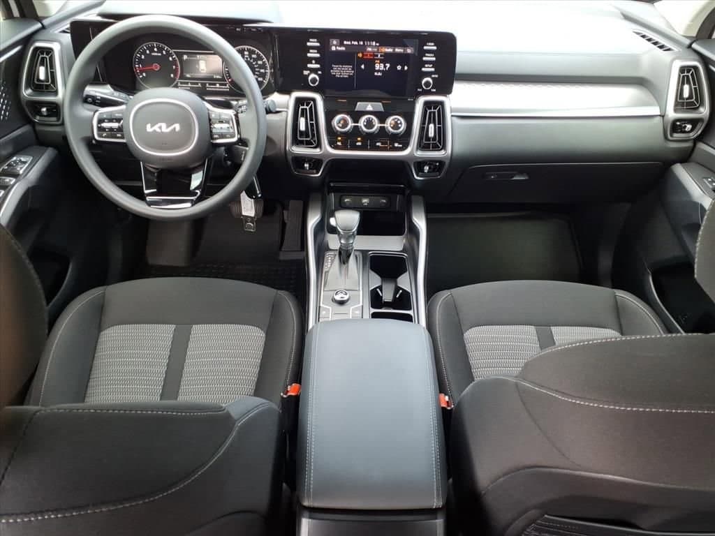 2023 Kia Sorento - Image 25
