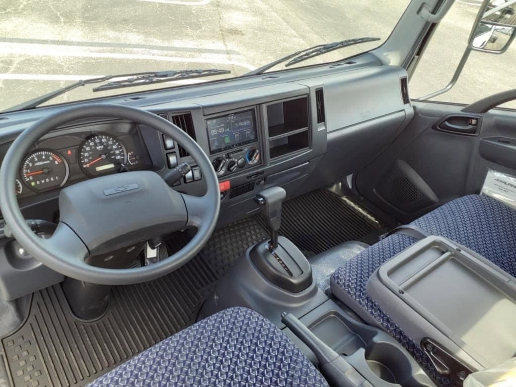 2025 Chevrolet Low Cab Forward 4500 HG - Image 17