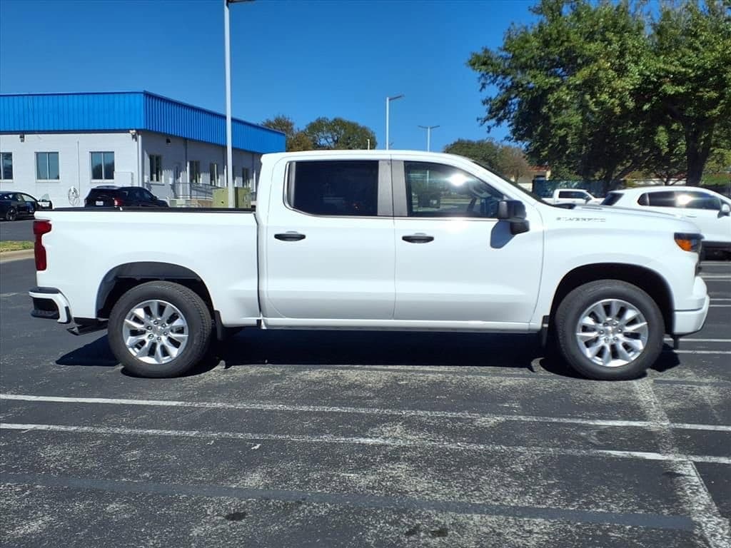2026 Chevrolet Silverado 1500 - Image 3