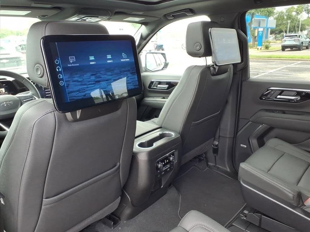 2026 Chevrolet Suburban - Image 18