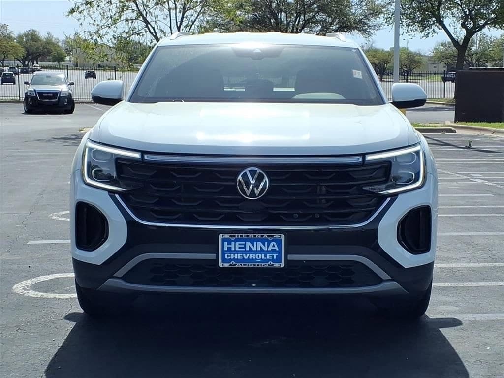 2024 Volkswagen Atlas Cross Sport - Image 2