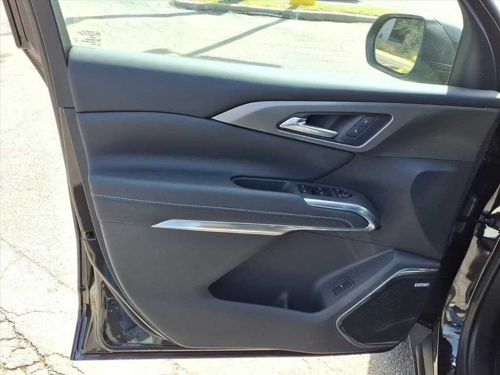 2026 Chevrolet Traverse - Image 9