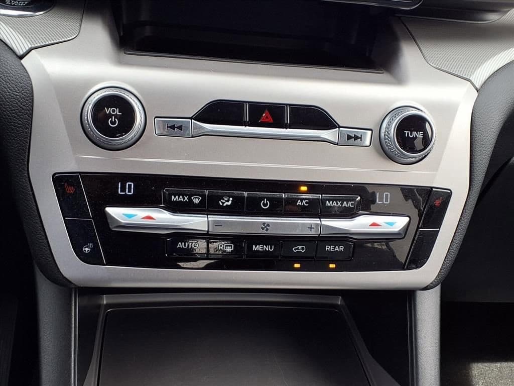 2021 Ford Explorer - Image 21