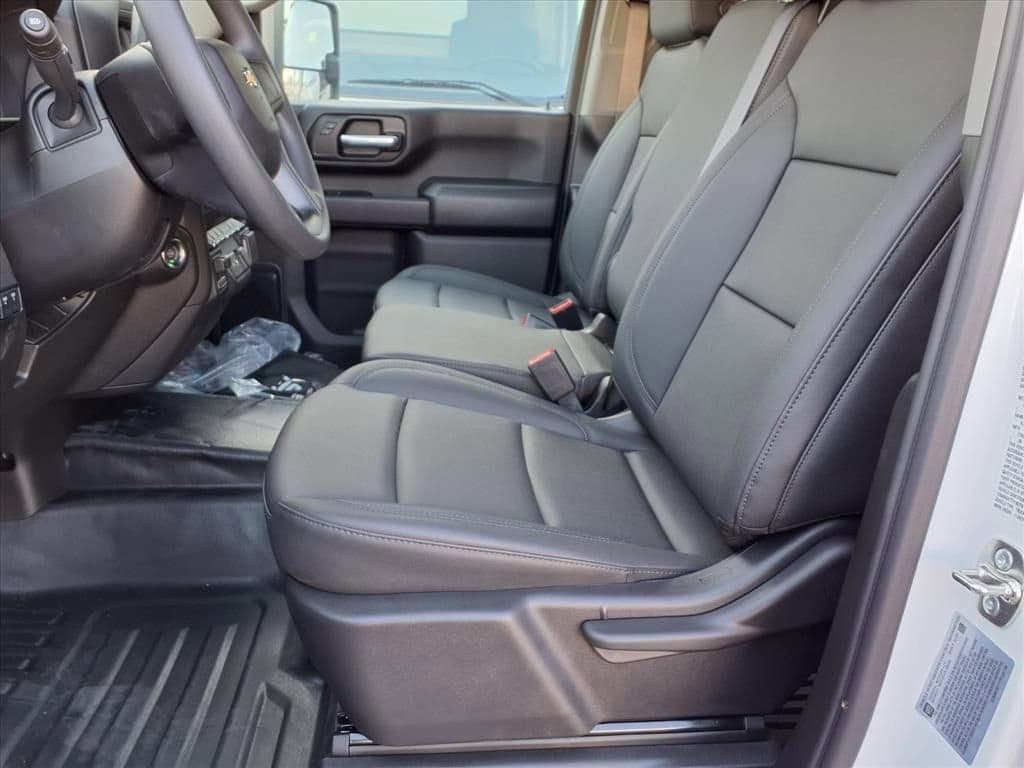 2026 Chevrolet Silverado 3500 HD Chassis Cab - Image 9