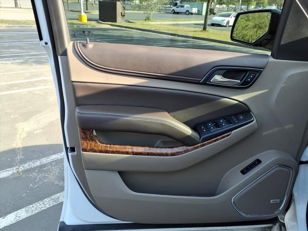 2019 Chevrolet Suburban - Image 11