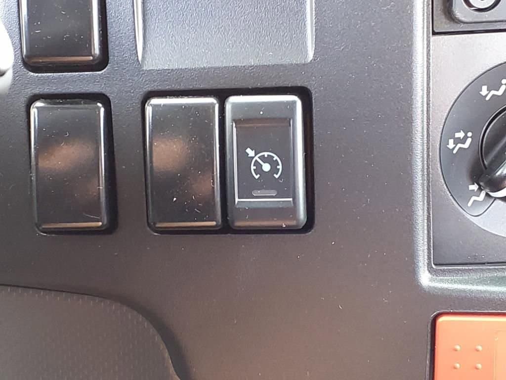 2025 Chevrolet Low Cab Forward 4500 HG - Image 11