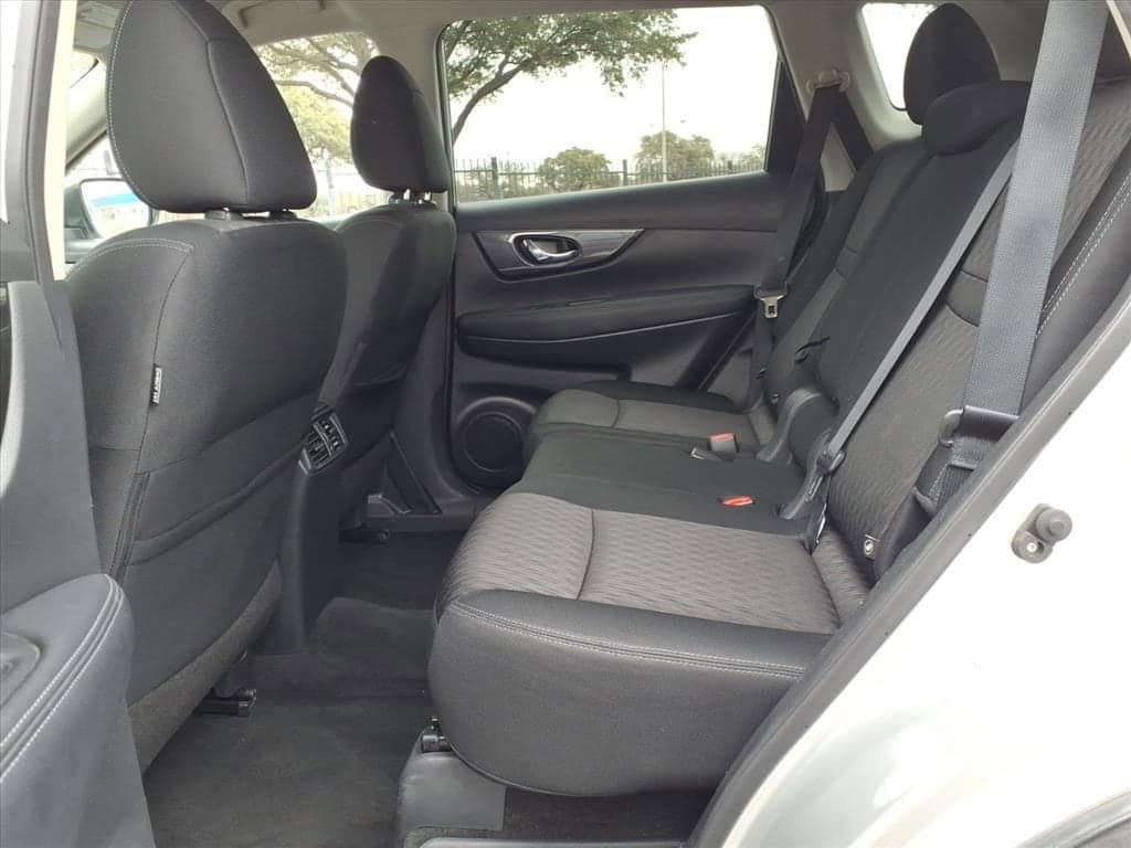 2018 Nissan Rogue - Image 17