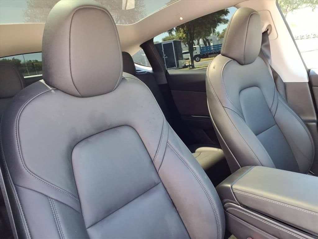 2025 Tesla Model Y - Image 16