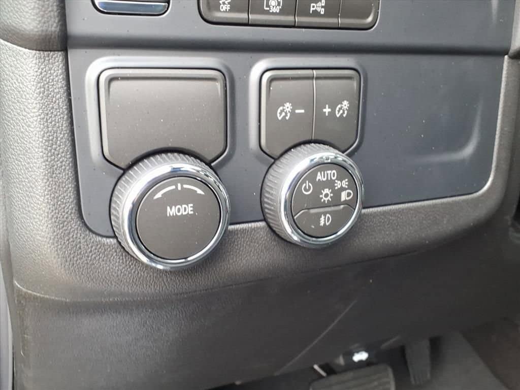 2026 Chevrolet Suburban - Image 16