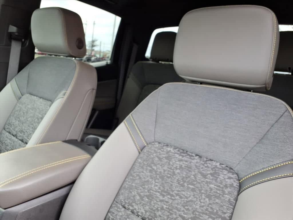 2024 Chevrolet Colorado - Image 17