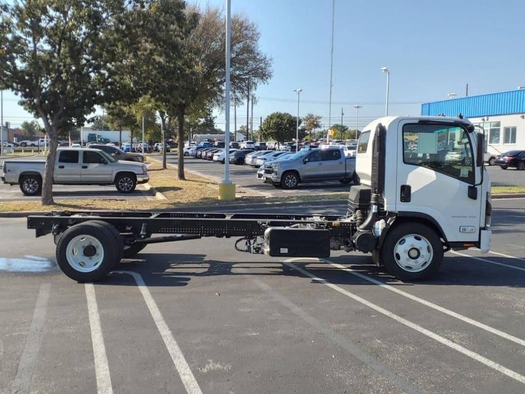 2025 Chevrolet Low Cab Forward 5500 XD - Image 3