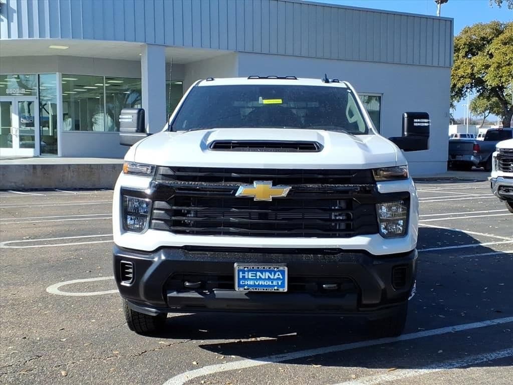 2026 Chevrolet Silverado 3500 HD Chassis Cab - Image 2