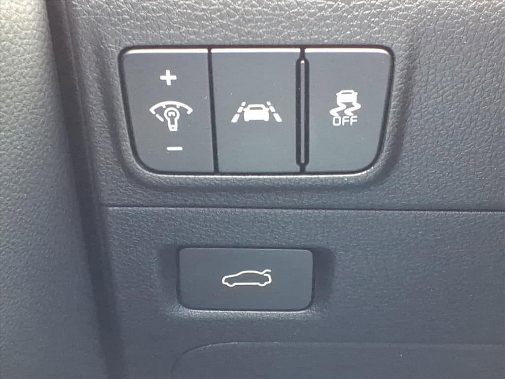 2023 Kia K5 - Image 29