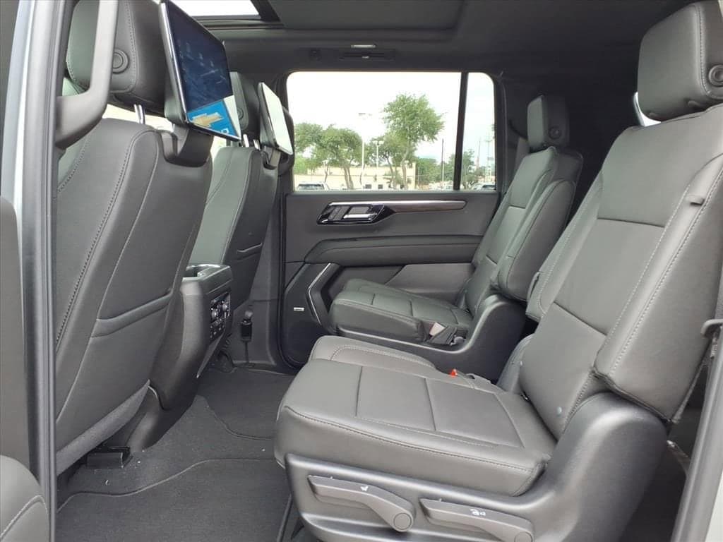 2026 Chevrolet Suburban - Image 17