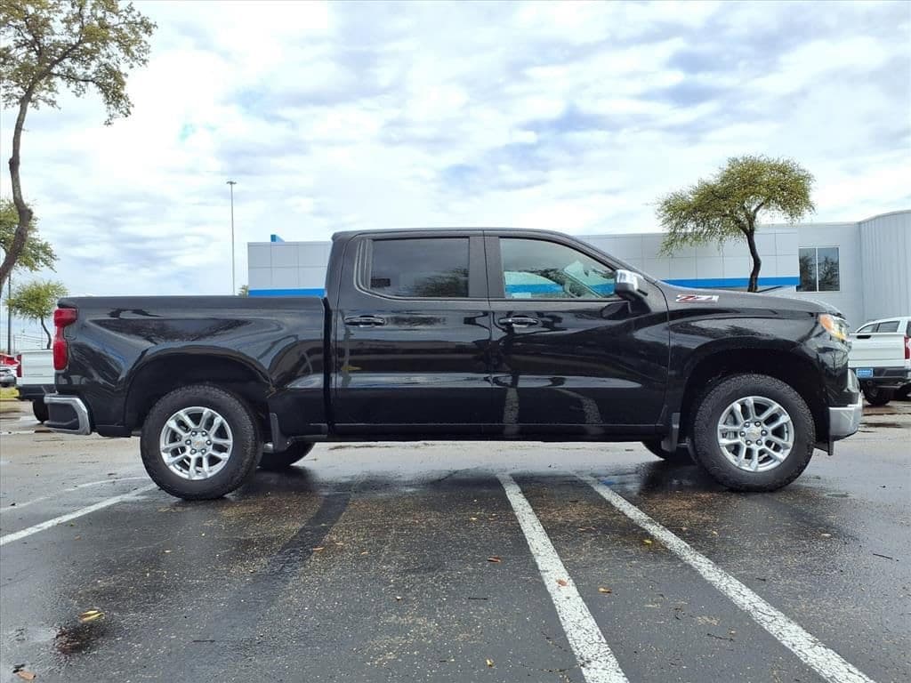 2026 Chevrolet Silverado 1500 - Image 3