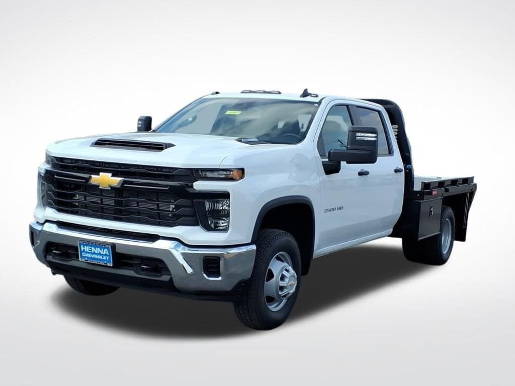 2026 Chevrolet Silverado 3500 HD Chassis Cab - Image 3