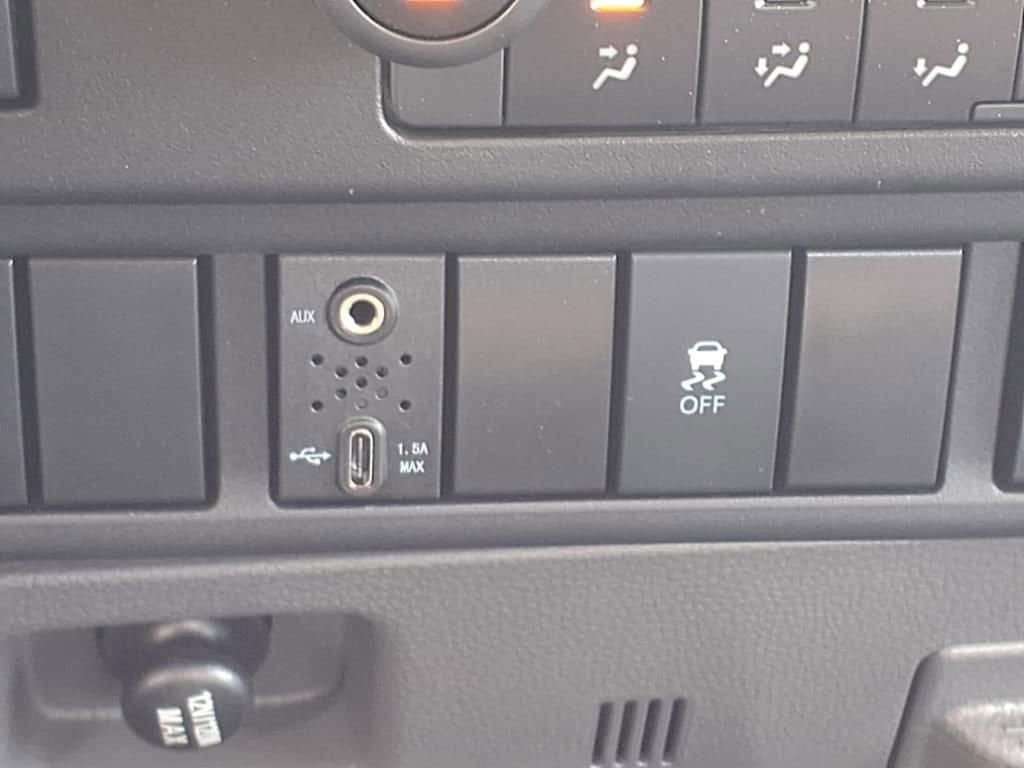 2025 Chevrolet Low Cab Forward 5500 XD - Image 13