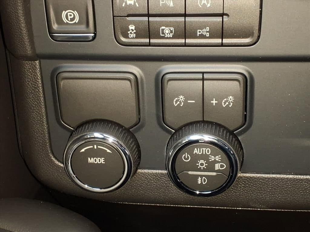 2026 Chevrolet Suburban - Image 10