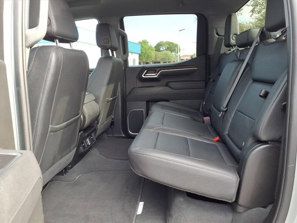 2025 GMC Sierra 1500 - Image 18
