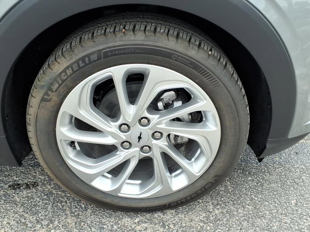 2027 Chevrolet Bolt - Image 8
