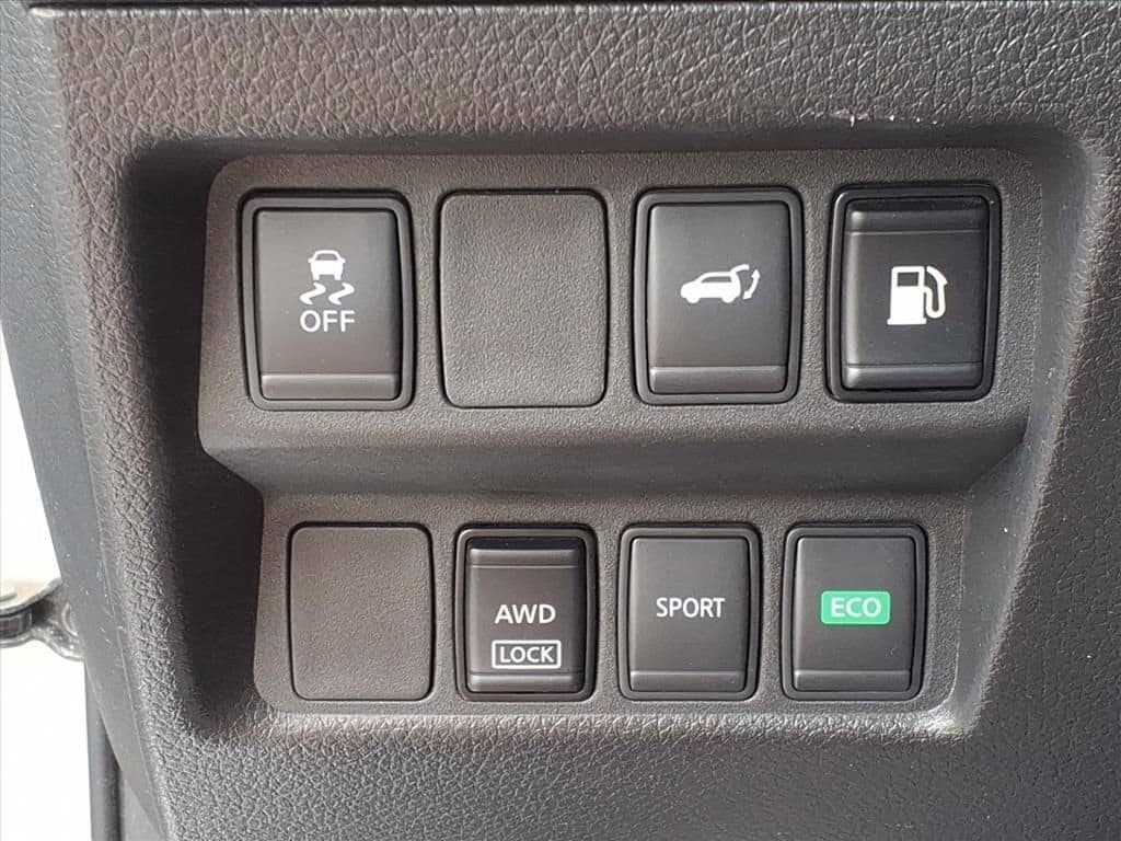 2018 Nissan Rogue - Image 14