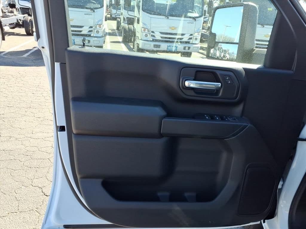 2026 Chevrolet Silverado 3500 HD Chassis Cab - Image 11